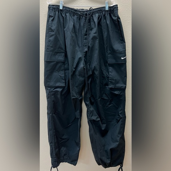 Nike - NWT - XL -  Black Cargo Pants - Oversized fit - Mid Rise stacked Length - Picture 7 of 15